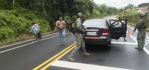 La Marina realiza controles permanentes en las carreteras que conducen a Mataje, un poblado esmeralde&ntilde;o que fue escenario.