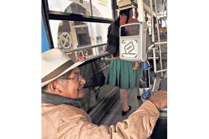 En el futuro solo se podr&aacute; pagar con dinero electr&oacute;nico en el trasporte urbano de la ciudad de Cuenca. Foto: Archivo