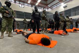 Policías y Militares realizaron un operativo de control en la cárcel La Roca
