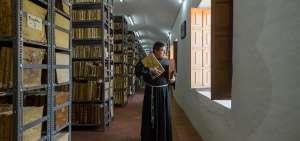 Fray C&eacute;sar, cuando nos dio la entrevista, se escap&oacute; unos minutos de sus clases, &eacute;l es docente y vive en el convento de San Francisco desde 1999.