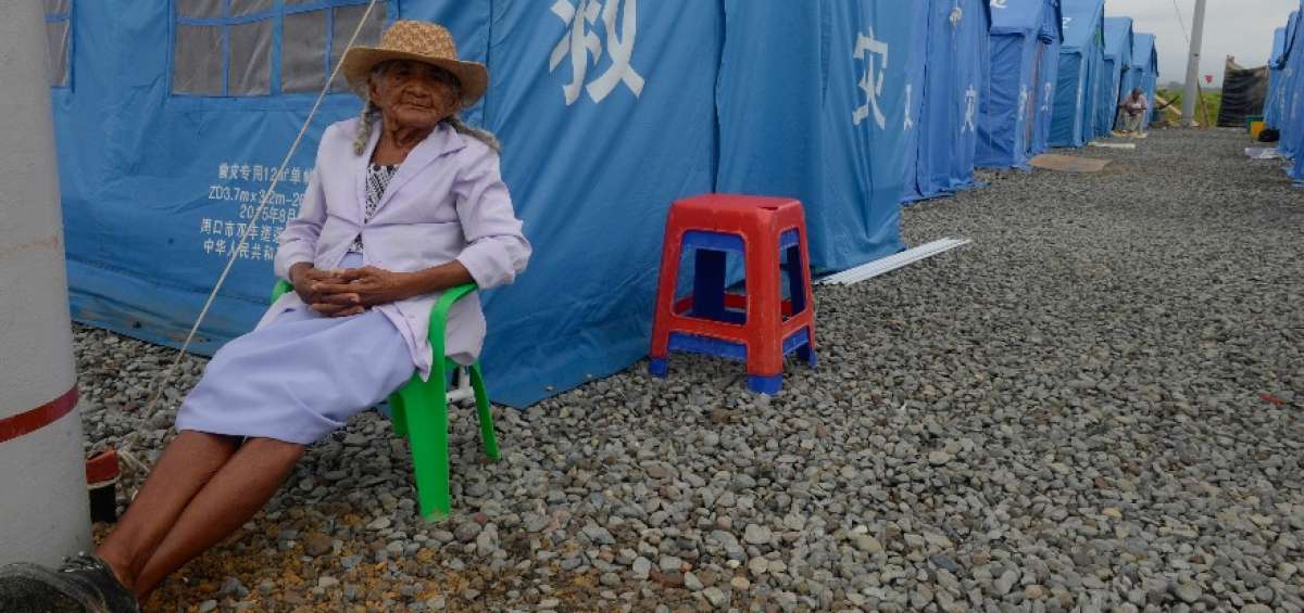 En uno de los albergues de Chamanga, una de las mujeres adultas mayores pasa el d&iacute;a aislada del resto de refugiados con la esperanza de volver a su hogar.