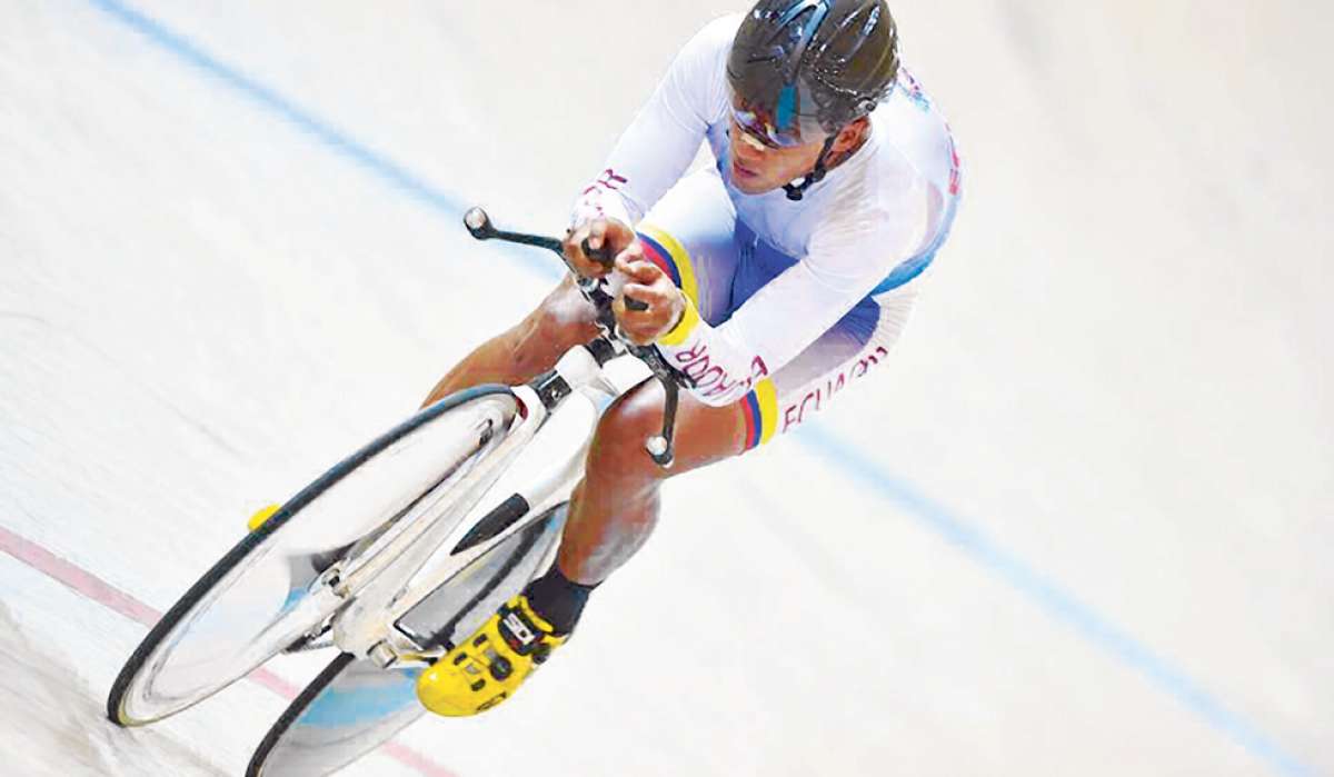 El ciclista ecuatoriano Jhonatan Narv&aacute;ez fue el m&aacute;s r&aacute;pido en la prueba de persecuci&oacute;n individual en el vel&oacute;dromo Bicentenario de Aguascalientes. Foto: Cortes&iacute;a