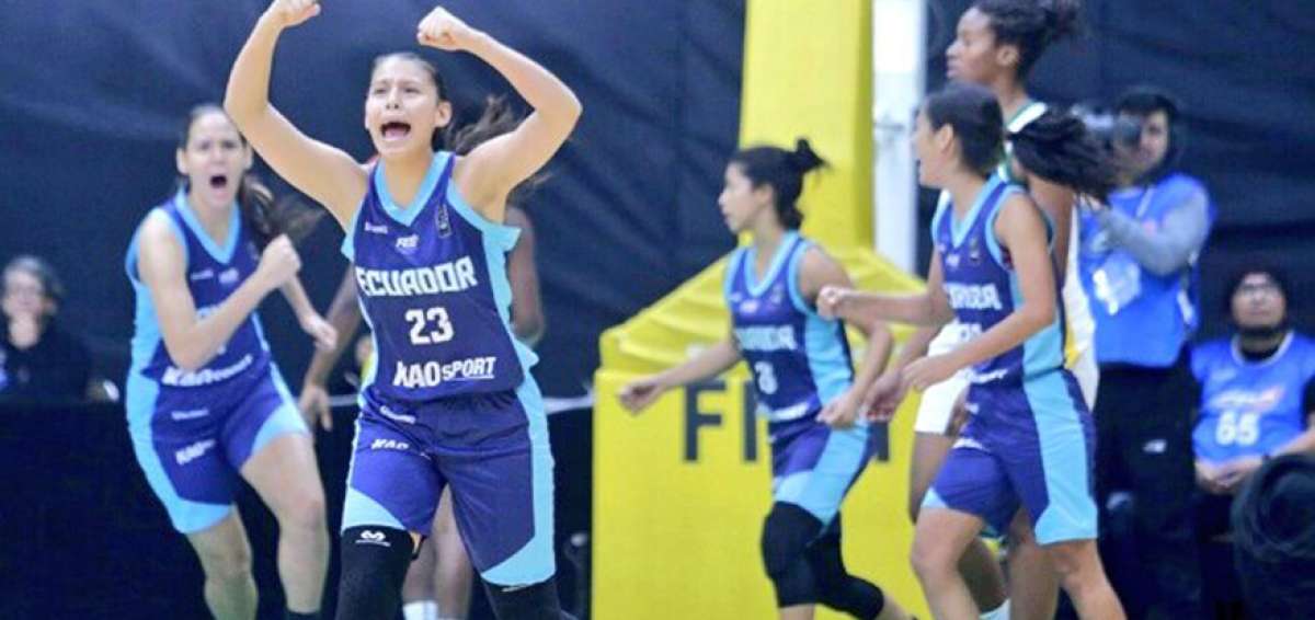Evelyn Pilay (23) celebra una de las 16 anotaciones que realiz&oacute; el pasado martes, en el encuentro que Ecuador venci&oacute; (71-55) a su similar de Brasil.