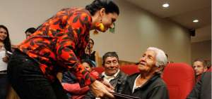 La ministra Rosana Alvarado durante la firma de acuerdos de reparaciones a v&iacute;ctimas de graves violaciones a los derechos humanos.