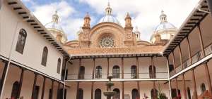 La Catedral de la Inmaculada en Cuenca se ha convertido en el sitio m&aacute;s visitado por los turistas.