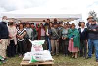 Productores agrícolas de Cayambe recibieron insumos para sus cultivos