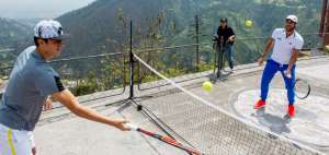 El australiano Bernard Tomic (izq.) juega con el espa&ntilde;ol Feliciano L&oacute;pez en el mirador de Gu&aacute;pulo.