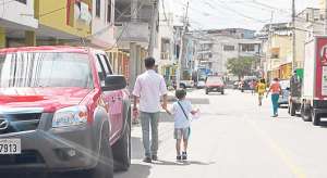 El concurso, que es auspiciado por el Municipio de Manta, tiene por nombre &lsquo;Mi Barrio Bonito&rsquo;. El sector de Miraflores es uno de los participantes. Foto: Vivian Zambrano / El Tel&eacute;grafo 