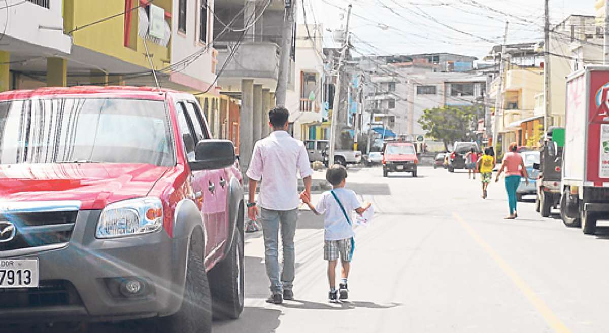 El concurso, que es auspiciado por el Municipio de Manta, tiene por nombre &lsquo;Mi Barrio Bonito&rsquo;. El sector de Miraflores es uno de los participantes. Foto: Vivian Zambrano / El Tel&eacute;grafo 