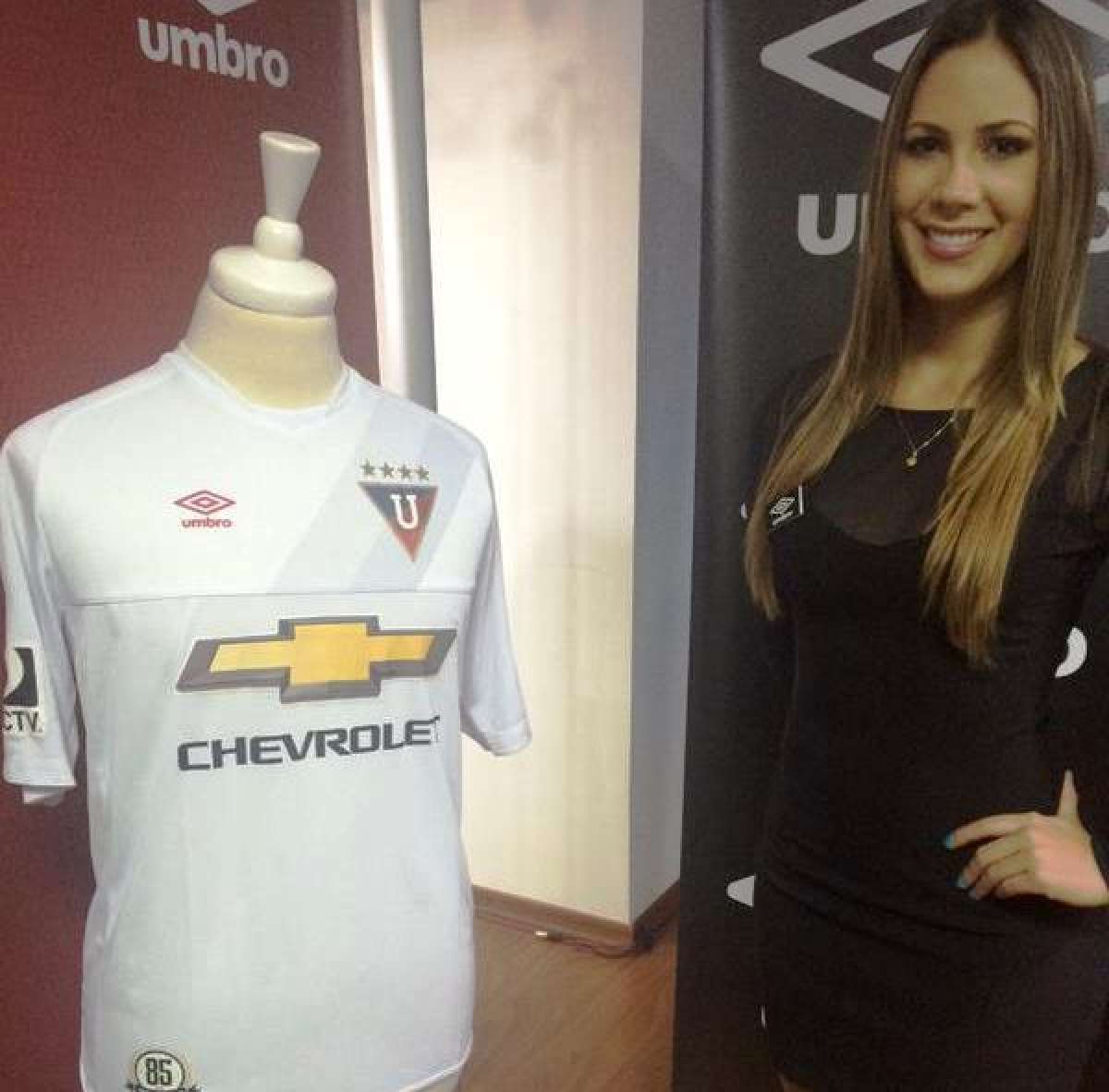 Esta es la camiseta titular de Liga de Quito para la temporada 2015. Foto: Tomada de @LDU_Oficial