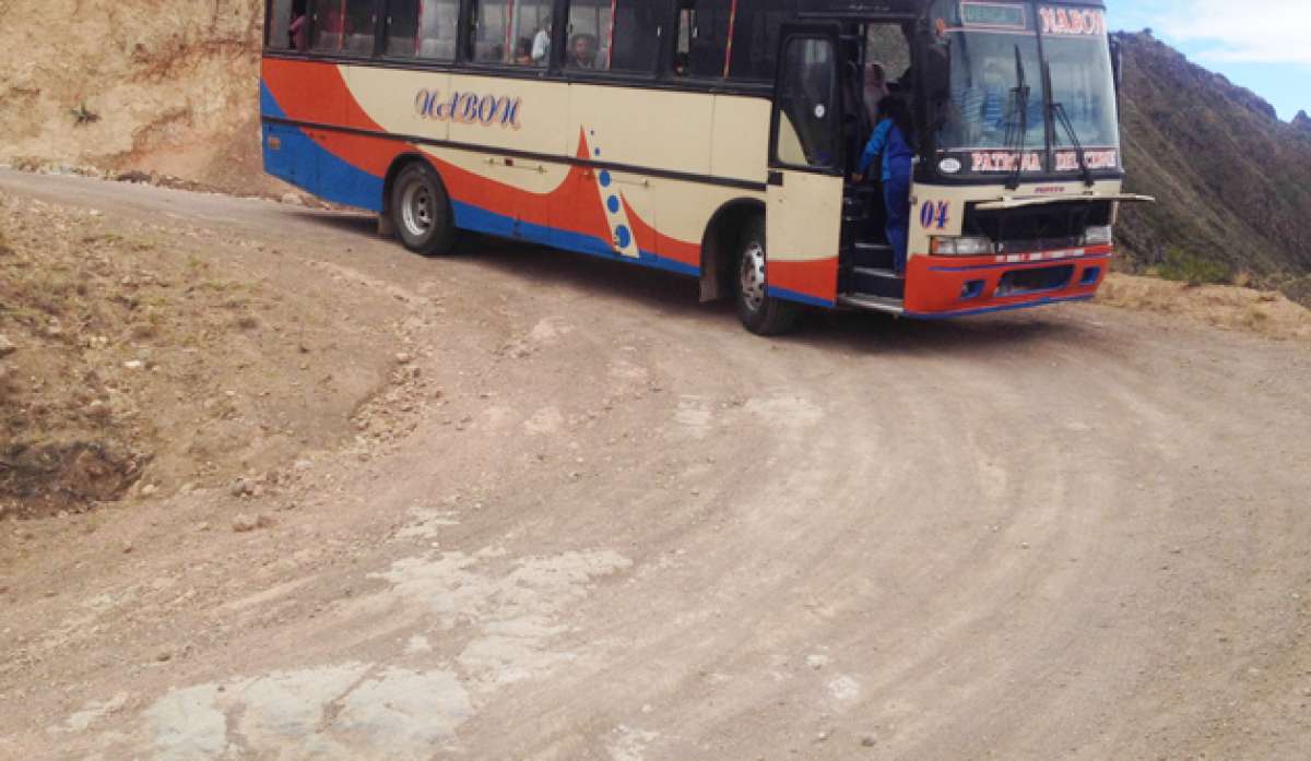 Uno de los objetivos de la reuni&oacute;n es analizar la problem&aacute;tica vial de Azuay, que en abril de 2015 fue declarada en emergencia por el ministerio. Foto: Fernando Machado/El Tel&eacute;grafo