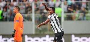 Cazares anota gol en Brasil