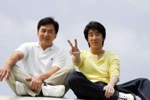 Jackie Chan se disculpa por su hijo