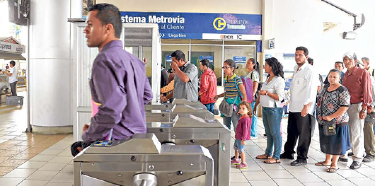 Las taquillas de Metrobasti&oacute;n ser&aacute;n eliminadas la pr&oacute;xima semana. Todos deber&aacute;n comprar tarjetas de $ 0,50. Foto: Jos&eacute; Mor&aacute;n.