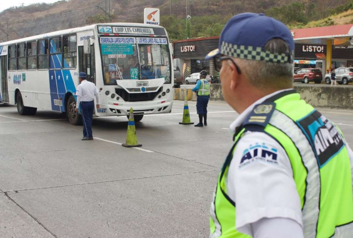 ATM anunció controles ante alza de pasajes en Guayaquil.
