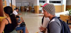 Los estudiantes de la Universidad Eloy Alfaro de Manta dar&aacute;n ayuda a los ciudadanos que se benefician con los programas del MIES. Rodolfo P&aacute;rraga / El Tel&eacute;grafo