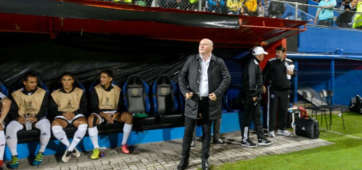 Con los colores del Olimpia, Pablo Repetto trat&oacute; de ser indiferente a la gente de Sangolqu&iacute;, que tanto apreci&oacute;. 