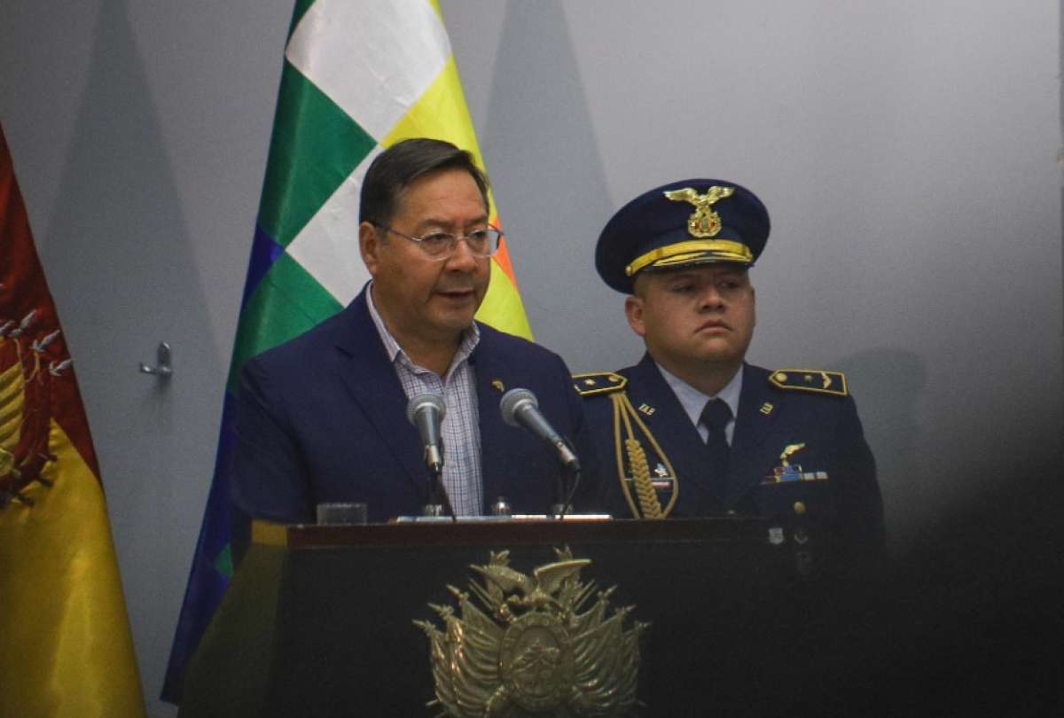 El actual presidente de Bolivia posesionó este jueves, al nuevo alto mando militar de ese país. Esto ocurre a tan solo tres días de elecciones.