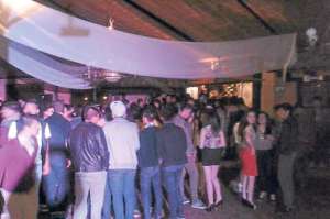 Algunos adolescentes cuencanos acuden a estas fiestas clandestinas donde no hay seguridad. Foto: Cortes&iacute;a/ Polic&iacute;a Nacional