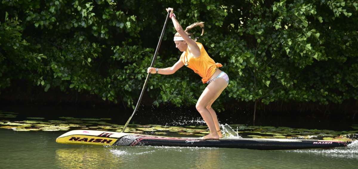 La pr&aacute;ctica del Stand Up Paddle se ha popularizado entre quienes viven cerca de r&iacute;os, esteros, lagos, piscinas y m&aacute;s espacios en los que existe agua.