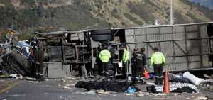 Siete funcionarios fueron separados por accidente en v&iacute;a Pifo-Papallacta