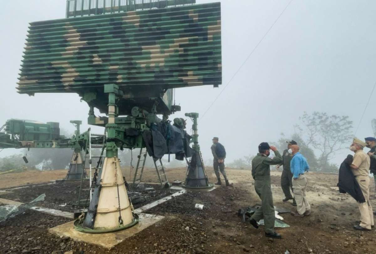 Ministro de Defensa constat&oacute; da&ntilde;os en el cerro Montecristi por atentado al radar