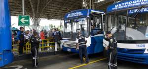 As&iacute; se recre&oacute; el momento en que a Kevin Mandich lo arrollaron. &Eacute;l cruz&oacute; entre dos buses estacionados y cuando pas&oacute; al otro carril fue embestido.