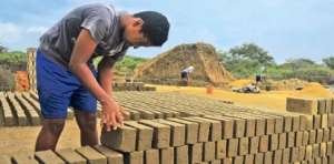 El trabajo de ni&ntilde;os menores de 15 a&ntilde;os en Ecuador disminuye a 2,6%