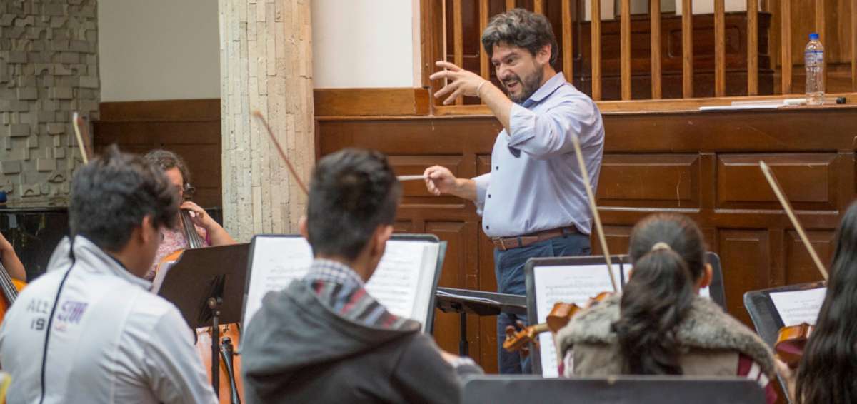 Orquesta Ecuador Sinf&oacute;nico: la precisi&oacute;n del desenfreno