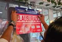 Durante la inspección, los técnicos del Arcsa evidenciaron la presencia de plagas y el mal manejo en la manipulación de alimentos.