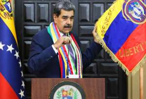 Trump publica imagen tras la captura de Maduro y anuncia traslado a EE.UU.