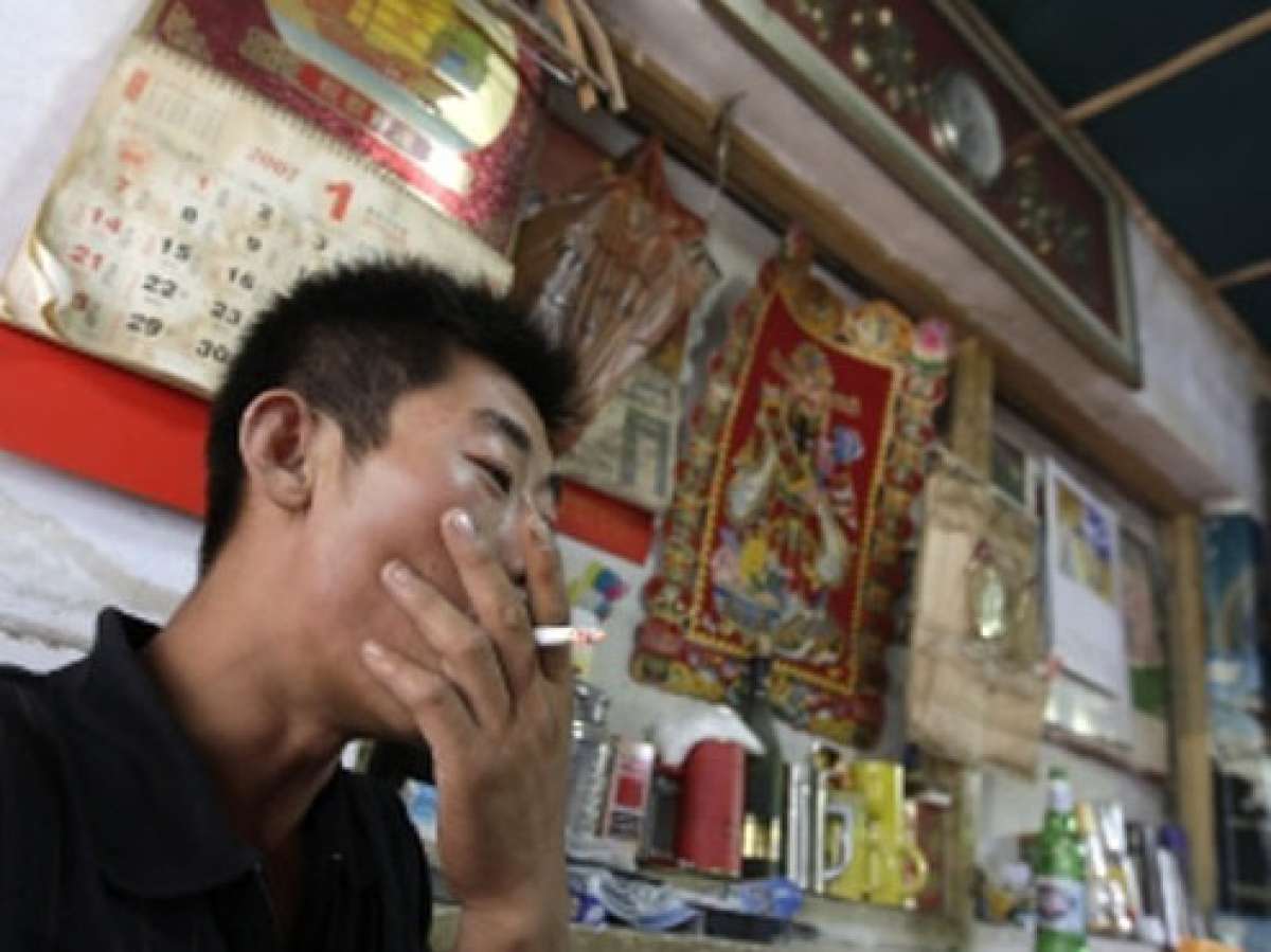 China cuenta con m&aacute;s de 300 millones de fumadores y uno de cada dos chinos es dependiente del tabaco. FOTO: Internet 