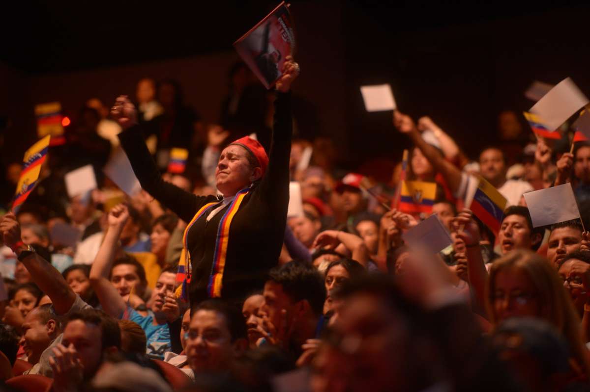 La Embajada de la Rep&uacute;blica Bolivariana de Venezuela en Ecuador lider&oacute; este evento que inici&oacute; a las 18:00 y forma parte de la jornada &ldquo;Por aqu&iacute; pas&oacute; Ch&aacute;vez&rdquo;. Foto: SANTIAGO AGUIRRE