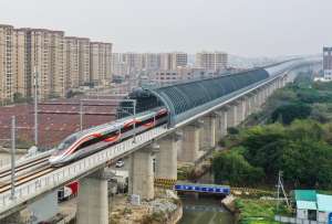 El tren de alta velocidad Guangzhou-Zhanjiang entr&oacute; en funcionamiento.