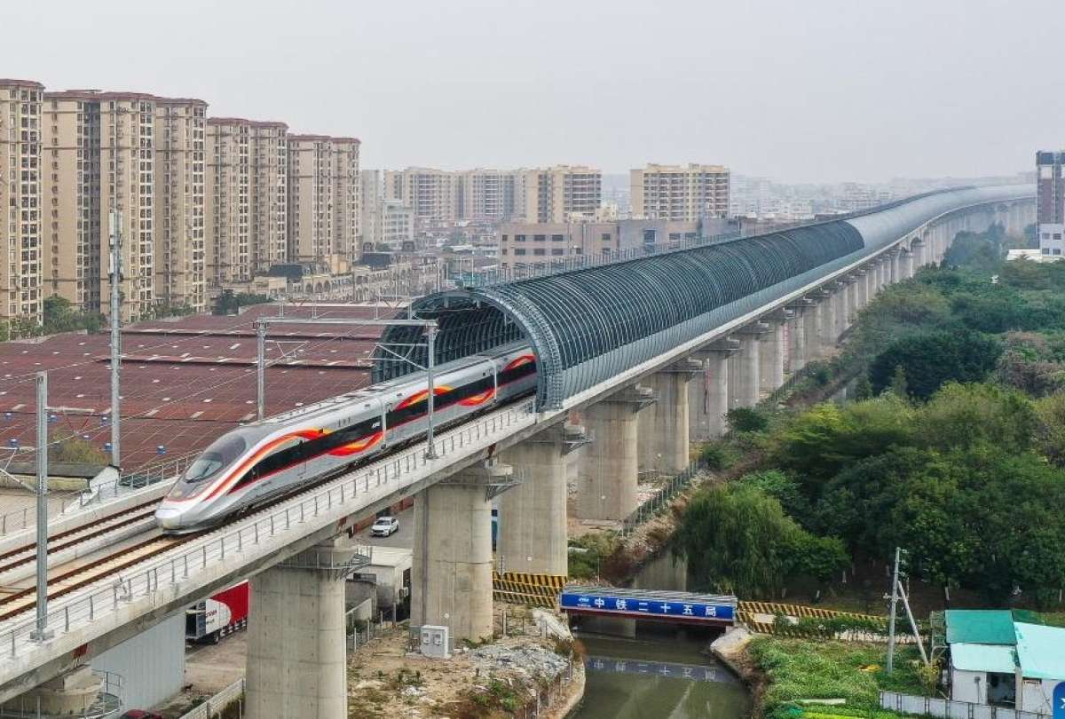 El tren de alta velocidad Guangzhou-Zhanjiang entr&oacute; en funcionamiento.
