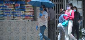El uso de la mascarilla es obligatorio e incluso en muchos cantones quien no la utilice puede tener sanciones econ&oacute;micas.