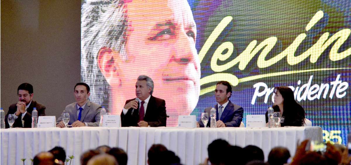 El presidente electo, Len&iacute;n Moreno (centro), asegur&oacute; que mantendr&aacute; un constante di&aacute;logo con los empresarios.