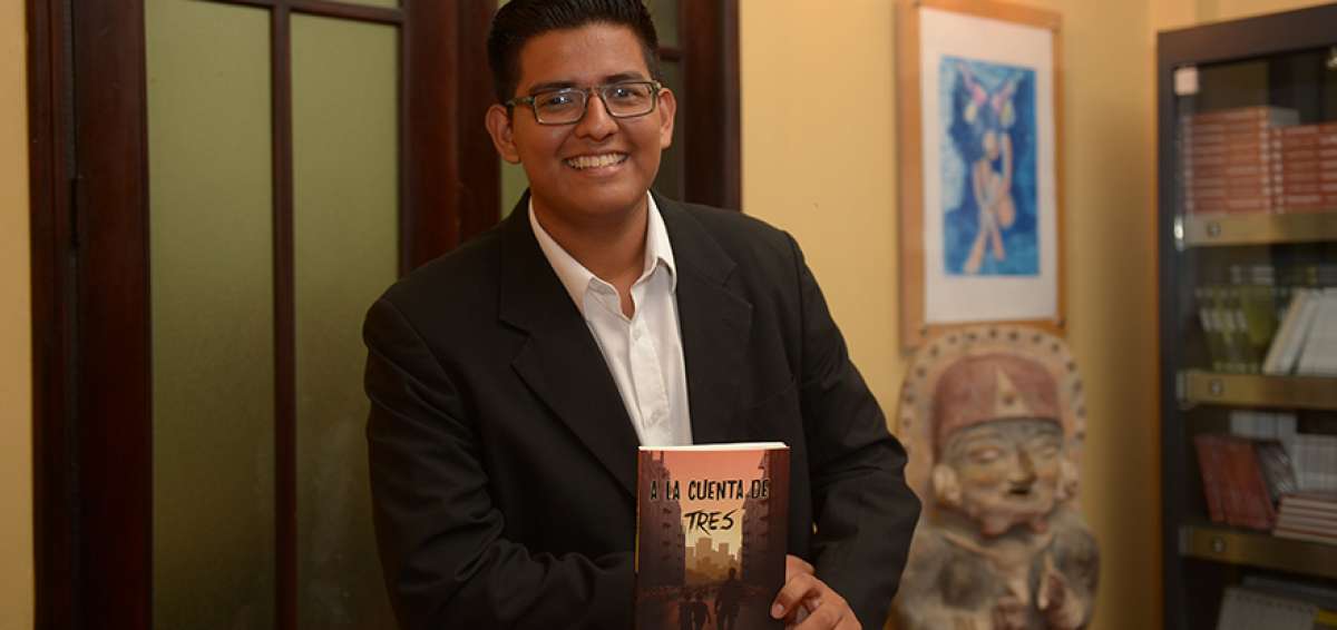 Guayaquile&ntilde;os F&eacute;lix Villac&iacute;s y Gabriel Sol&oacute;rzano, invitados a la FIL Quito