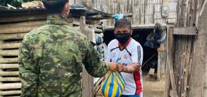 Ej&eacute;rcito colabor&oacute; en la repartici&oacute;n de 2 mil kits de alimentos