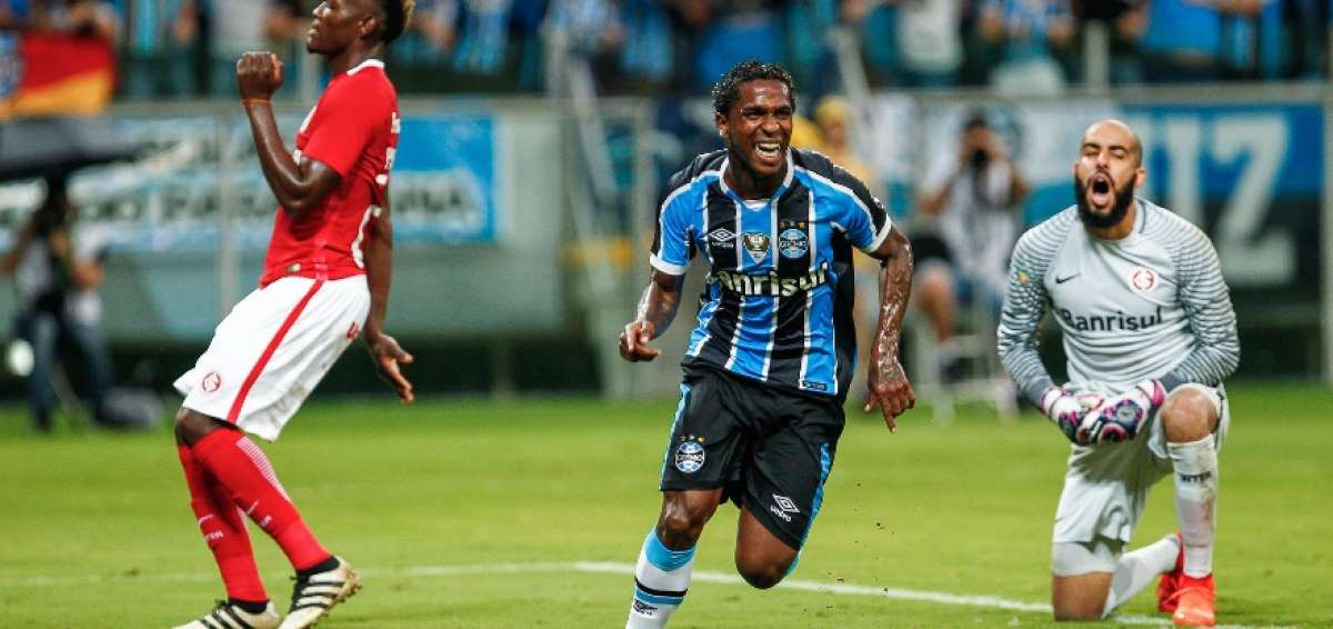 Bola&ntilde;os convierte en el empate 2-2 de Gremio contra Internacional