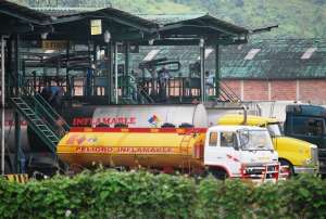 El despacho de combustible no se paraliz&oacute; en el terminal de llenaderas de Petrocomercial  de Esmeraldas. Foto: Archivo