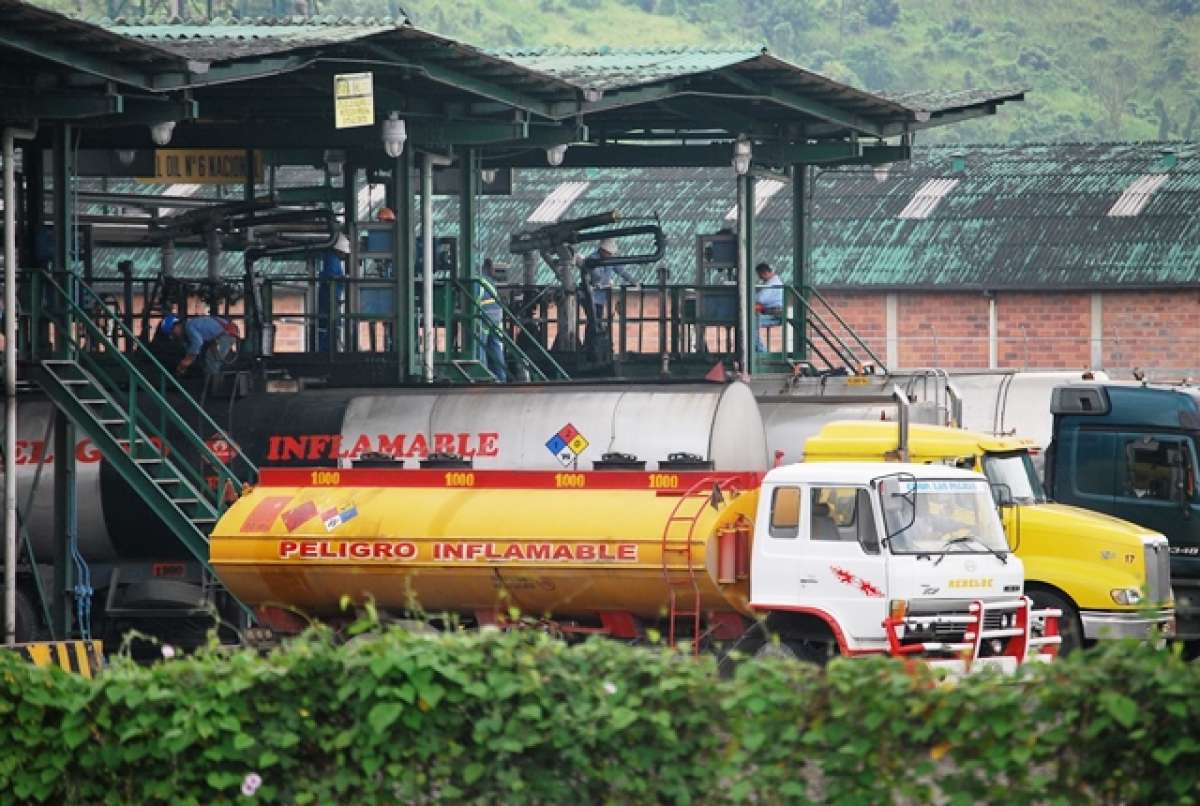 El despacho de combustible no se paraliz&oacute; en el terminal de llenaderas de Petrocomercial  de Esmeraldas. Foto: Archivo