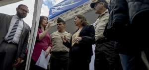 Antes de un recorrido por la unidad policial, la Ministra de Gobierno dialog&oacute; con representantes del barrio para conocer sus necesidades en seguridad.