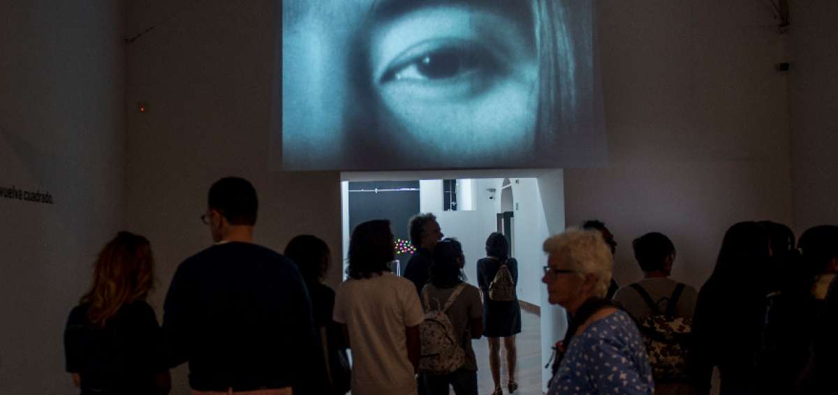 El p&uacute;blico asisti&oacute; a la muestra 'Universo Libre' de la popular artista japonesa que se inaugur&oacute; en el Centro Cultural Metropolitano (MET) 