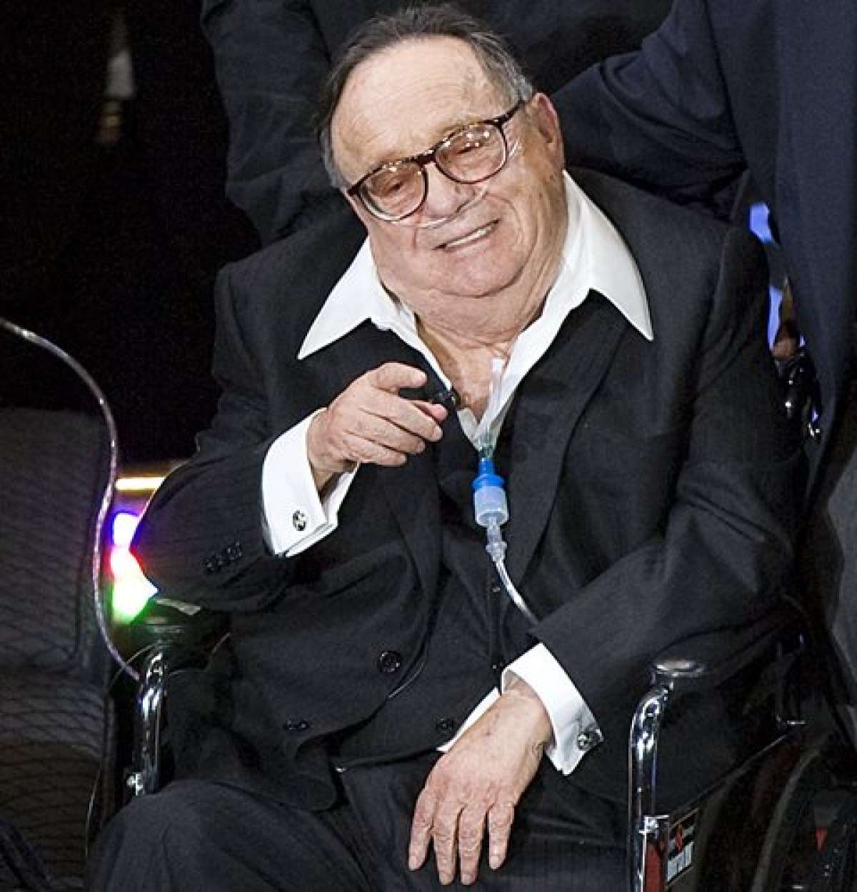 Diario mexicano dice que empeora la salud de Chespirito