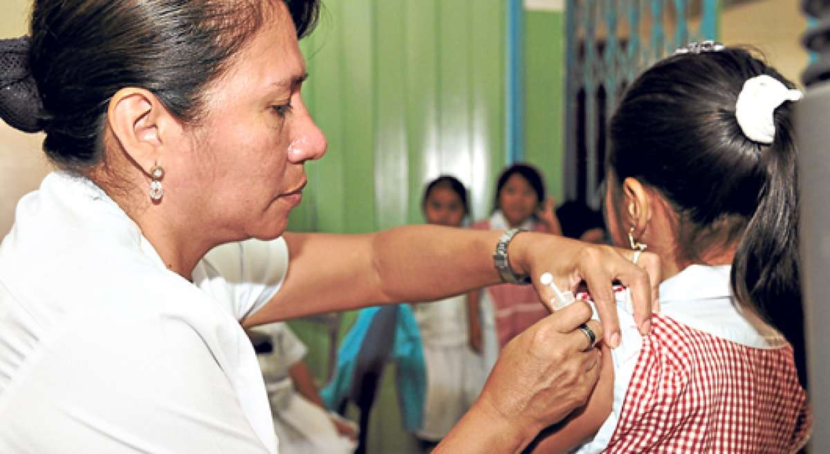 La vacunaci&oacute;n previene el contagio de la influenza AH1N1, AH2N3 y tipo B. La campa&ntilde;a inici&oacute; a principios de diciembre. Foto: Archivo