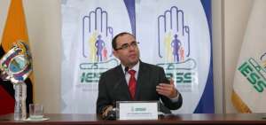 El presidente del Consejo Directivo del IESS durante su primera rueda de prensa en el cargo.