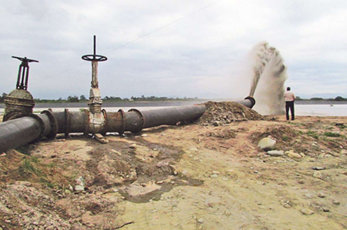El agua y los desechos s&oacute;lidos que se extra&iacute;an de las pruebas de dragado no eran depositados en la hacienda La Emerenciana. Foto: Diana Vera |  El Tel&eacute;grafo
