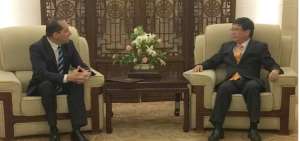 Reuni&oacute;n del embajador Carlos Larrea con el director general chino para Am&eacute;rica Latina y el Caribe, Zhao Ben Tang.