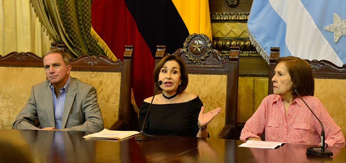 El encuentro est&aacute; organizado en su tercera edici&oacute;n por la Empresa P&uacute;blica Municipal de Turismo, presidida por Gloria Gallardo (centro).